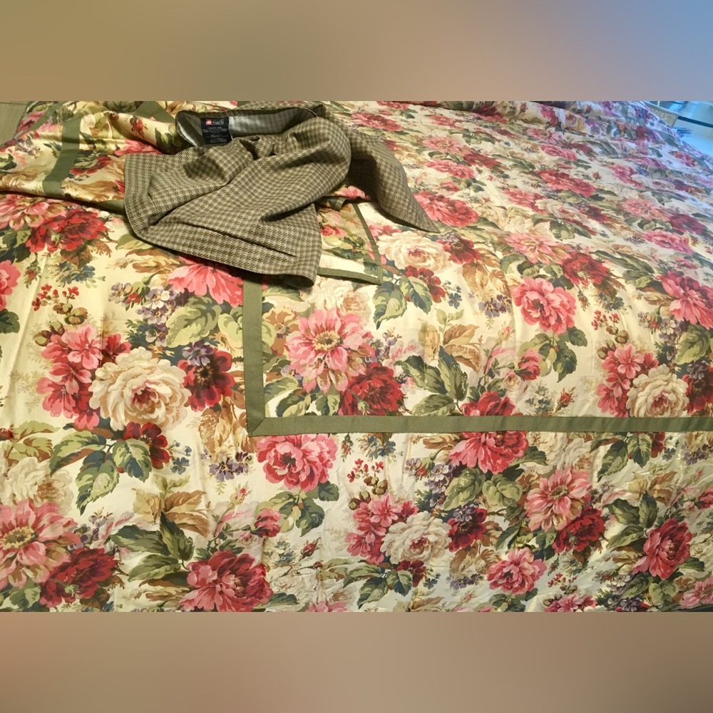 Chaps by Ralph Lauren "Rosemont" reversible Floral Collection comforter set - Picture 5 of 11
